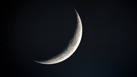 Луна и Море кризисов (лат. Mare Crisium) недалеко от восточного края лунного диска. Это ударный бассейн которому уже примерно 4 