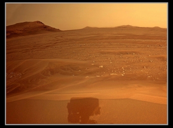 Солнце, песок, камни и тень робота.    Марс, 4 мая 2022 года.-23qinfqdrxa2ip3oboz3x1eynfyyb1alptv5h0zmbvokov4vs1yee_1