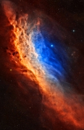 Туманность Калифорния или NGC 1499. Удалена от нас на 1500 св. лет, простирается в длину примерно на 100 св. лет.