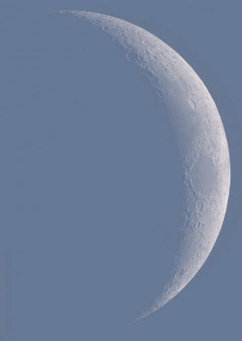 Вечерняя <em>Луна</em> в кадре Майкла Оуэна. Изображение получено с помощью 102-мм ахроматического рефрактора