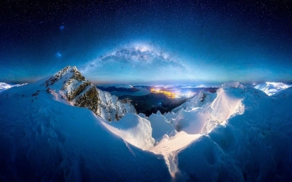 Млечный Путь над горами в Новой Зеландии