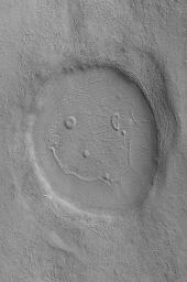 Кратер-смайлик на Марсе :) Его диаметр составляет 3 километра.