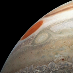 Большое красное пятно Юпитера, которое, примерно на 30% шире Земли