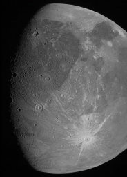 Свежий снимок Ганимеда от зонда "Юнона" с близкого расстояния.