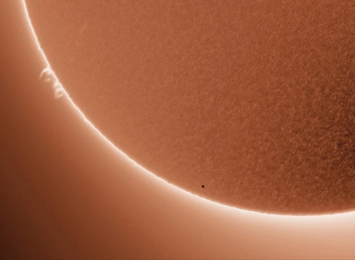 Меркурий на фоне Солнца огромного