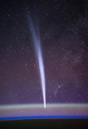 Комета C/2011 W3 (Лавджоя), запечатленная с борта МКС в декабре 2011 года