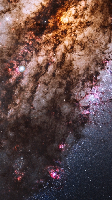 Пару сталкивающихся галактик Arp 282, находящихся на расстоянии 320 млн световых лет от Земли
