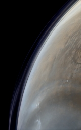 Тонкая атмосфера красной планеты, запечатленная аппаратом Mars Express.