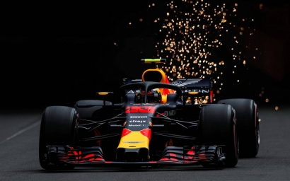 Гоночный автомобиль F1 Red Bull Racing Car