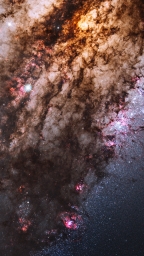 Вид на центральную часть галактики Центавр A, внутри которой скрывается сверхмассивная черная дыра массой 55 миллионов солнечных