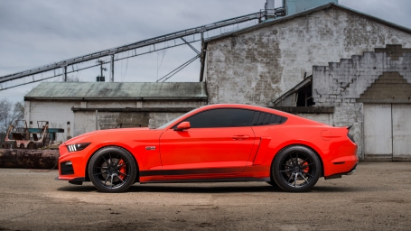 Ford Mustang Roush | красный, вид сбоку