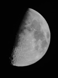 Растущая Луна через 09.05.2022 23:56 (GMT+3) Лайфхак для наблюдателей Луны: Если у Вас нет лунного фильтра, наблюдайте Луну, над