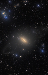 Сияющая галактика Сомбреро. Эта «островная Вселенная» удалена от нас примерно на 28 млн световых лет.