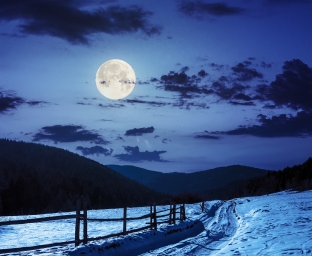 winter_sky_mountains_snow_night_moon_clouds_581802_3500x2870
