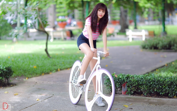 HD обои: девушка, велосипед, азиатка, фокус на переднем плане, скачать бесплатно