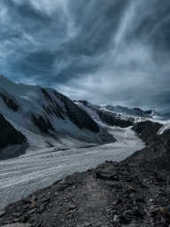 Алтай, горы, айфон 11, тучи, облака, фото с телефона