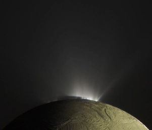 гейзерной активностью южного полюса этого спутника Сатурна