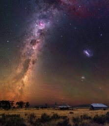 Млечный Путь и Магеллановы Облака над Западной Австралией © Trevor Dobson.