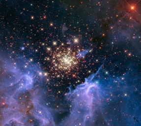 NGC 3603 — рассеянное скопление в созвездии Киль. Находится в 20 тысячах световых лет от Солнца, входит в спиральный рукав Киля 