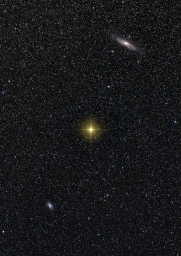 Галактики M31, М33 и яркий красный гигант Мирах между ними