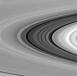Великолепные кольца Сатурна. Снимок станции Cassini