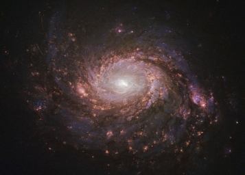 Мессье 77 – спиральная галактика с перемычкой, отдаленная на 47 миллионов световых лет