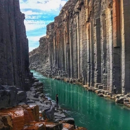 Гигантский базальтовый каньон в Исландии