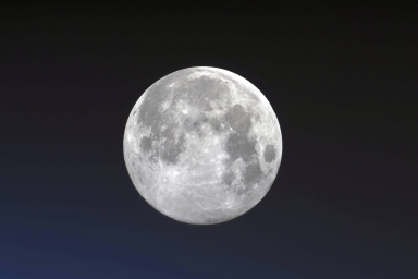 Луна  Автор фото: космонавт Олег Артемьев