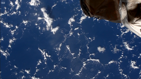 Пока ничего интересного, пролетает над тихом океаном: мкс, фото с космоса орбиты, над океаном