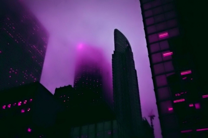 Фиолетовое здание: много фиолетового