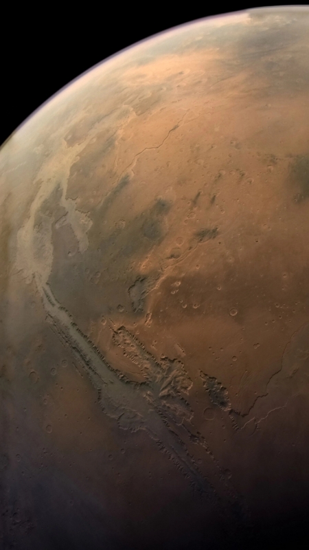 Долины Маринер в кардре марсианской миссии Аль-Амаль на 25-ой орбите, высота 12008 км. С данными поработал Andrea Luck